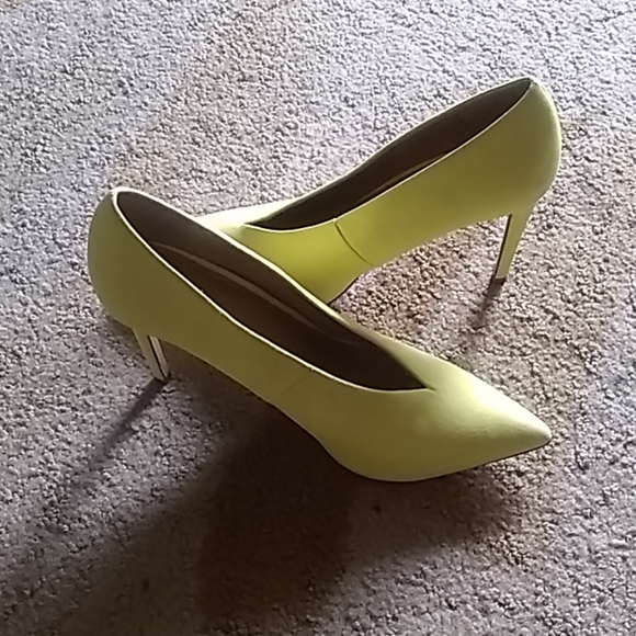 Shoes - Picture 2 of 3